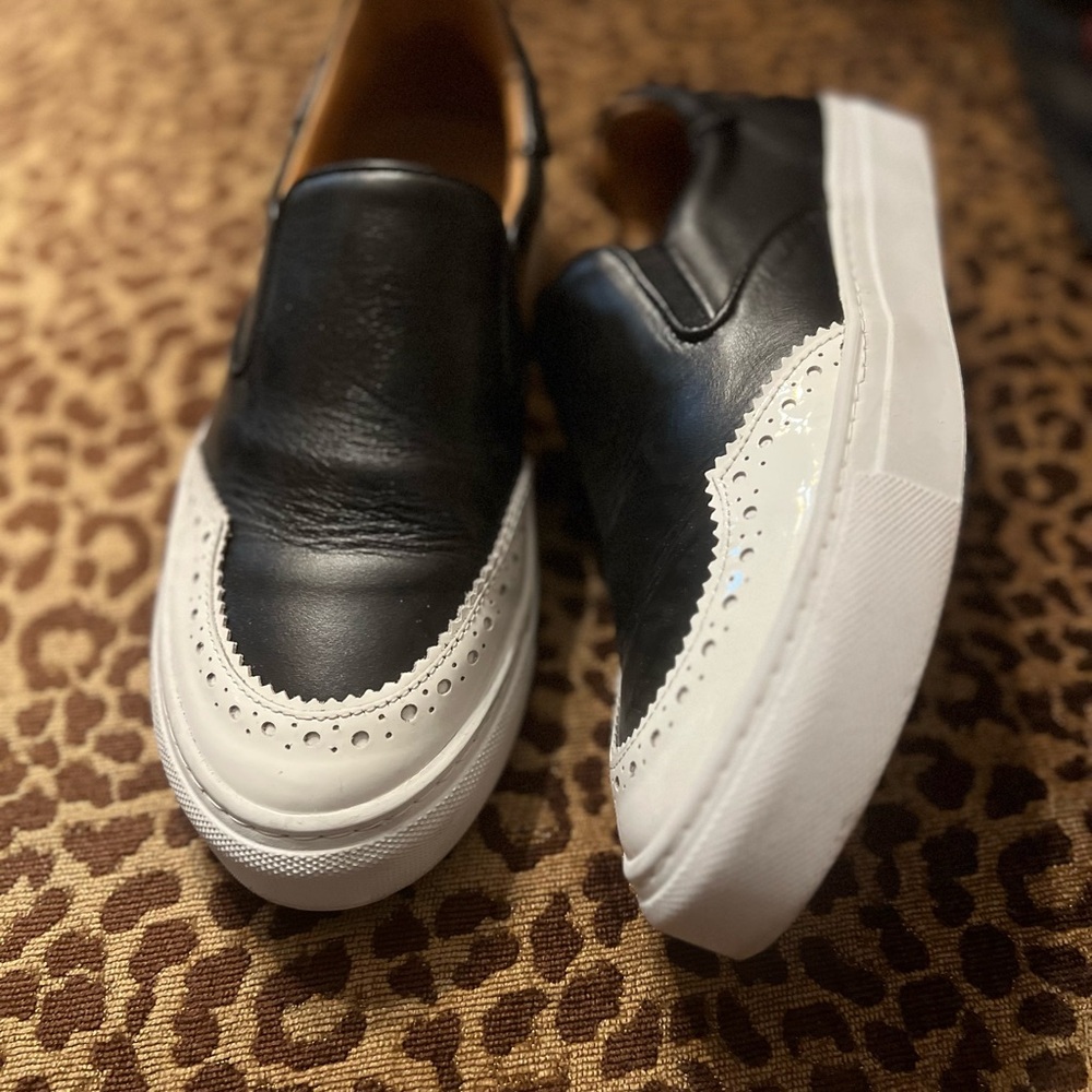 Stylish Black and White Women's Sneakers